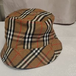 Burberry checked bucket hat